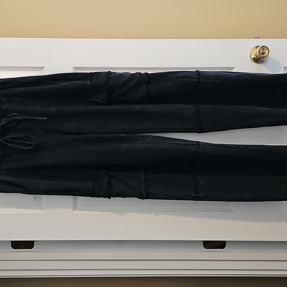 Ces Femme Black/Dark Gray Mineral Wash Wide Leg Cargo Pants, Size Large 10/12 - Picture 3 of 16